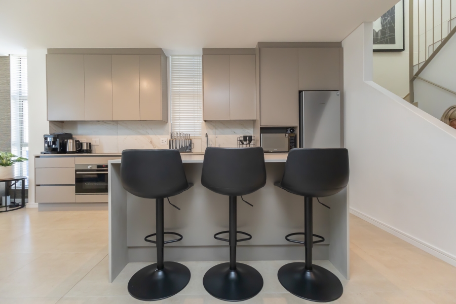 To Let 3 Bedroom Property for Rent in Green Point Western Cape